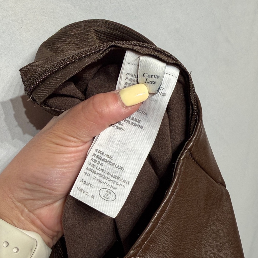 Abercrombie & Fitch Split-Hem Vegan Leather Curve Love Slim Flare Pant Brown - Picture 12 of 13